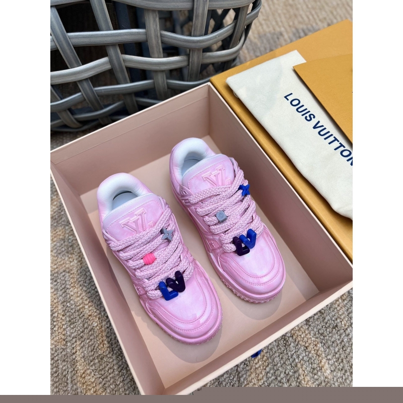 l**is V*t*n sneakers